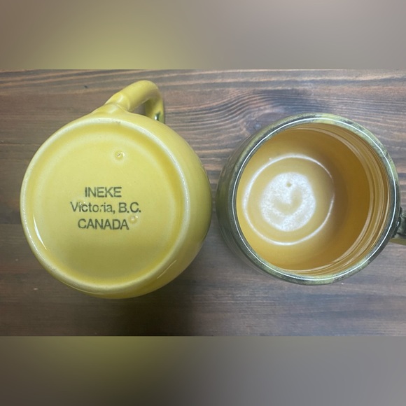 Vtg INEKE Drip Pottery Glaze BC Canada Green Yellow  2 Coffee Cups -Set - Picture 5 of 5